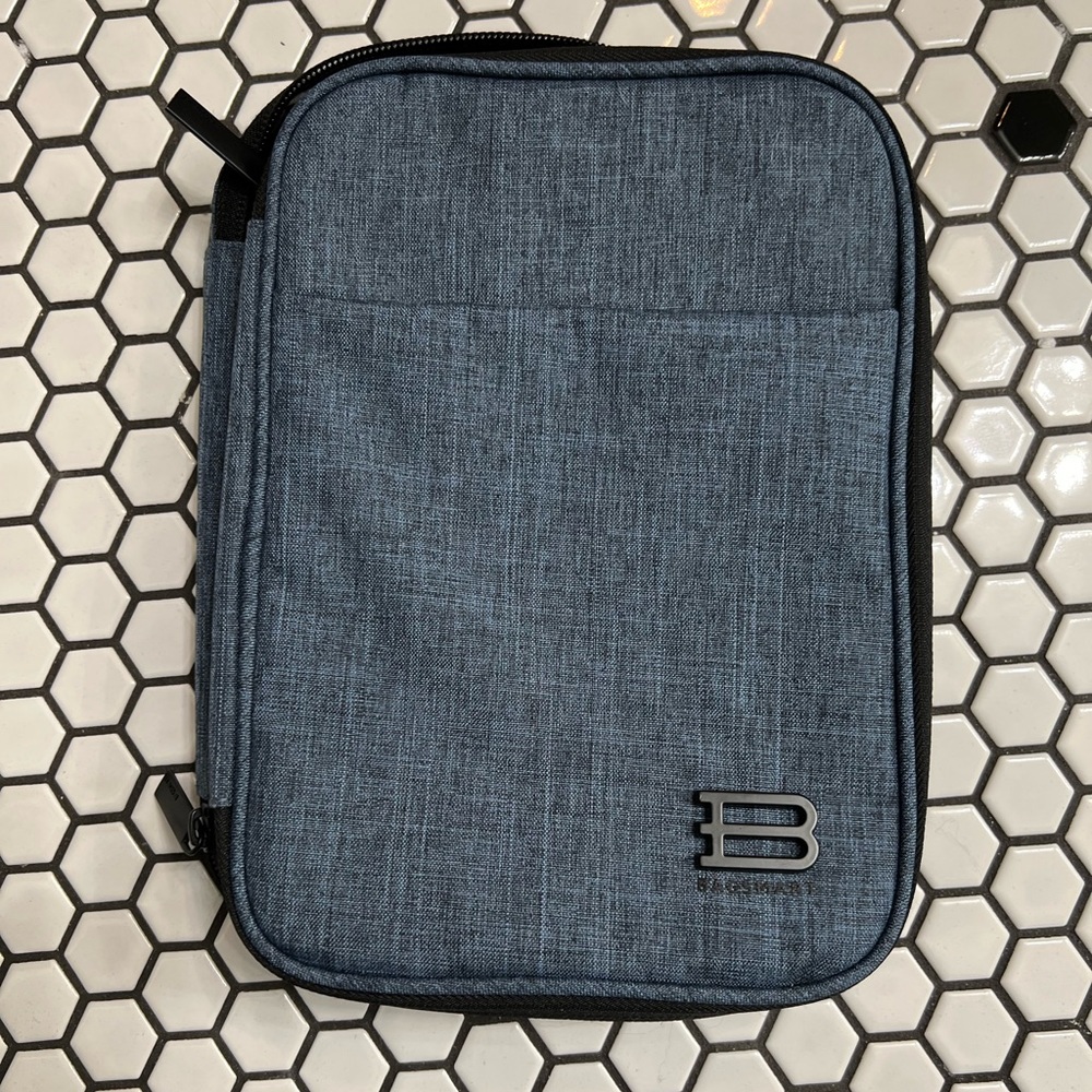 NWOT bagsmart travel bag